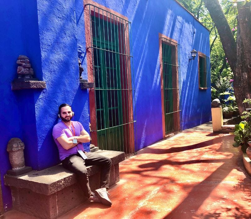man in frida kahlo museum mexico city