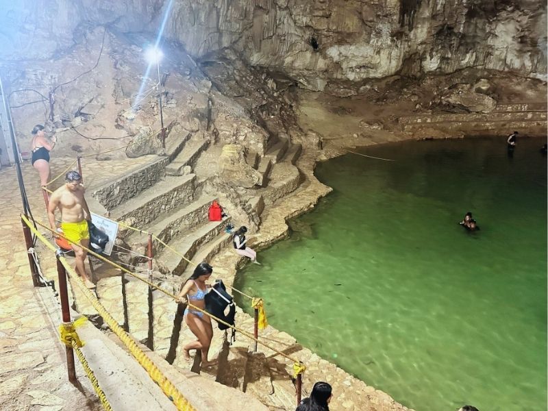 cenote suytun crowds