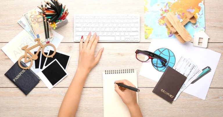 how to become a travel blogger and make money HEADER IMAGE