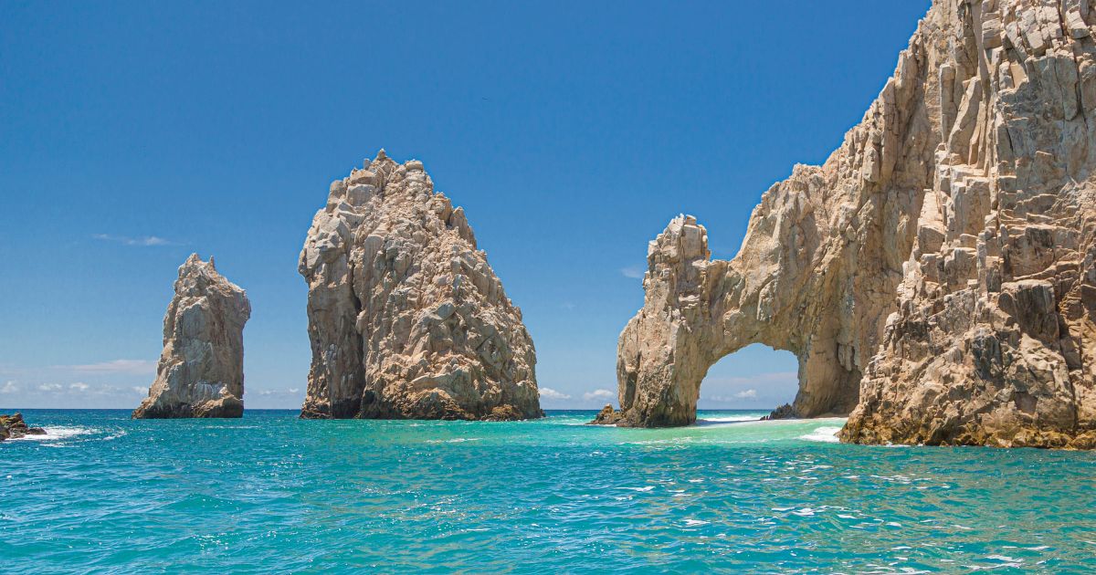 the arch, a granite formation in the ocean of Cabo