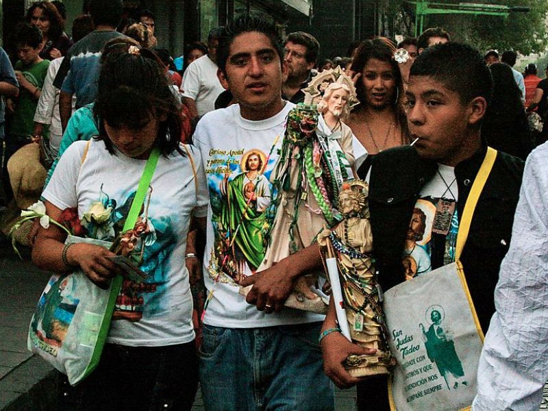 Devotees carrying San Judas Tadeo statues in Mexico City