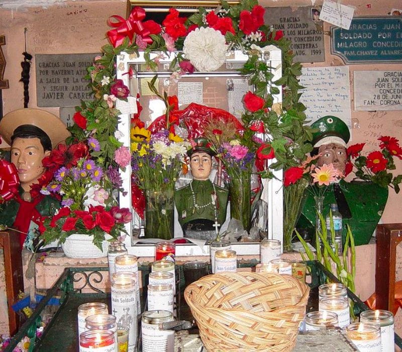 images of Juan Soldado on an altar