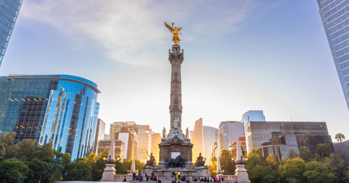 View of the angel of independence in Mexico City.