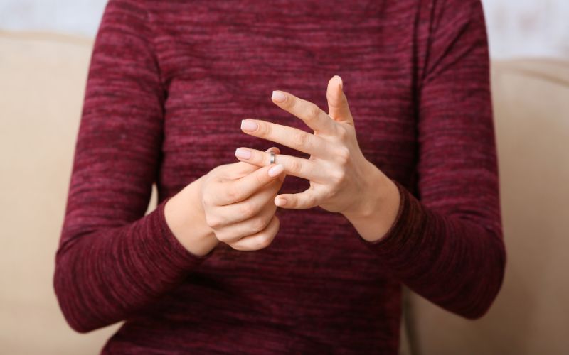 woman wearing a wedding ring