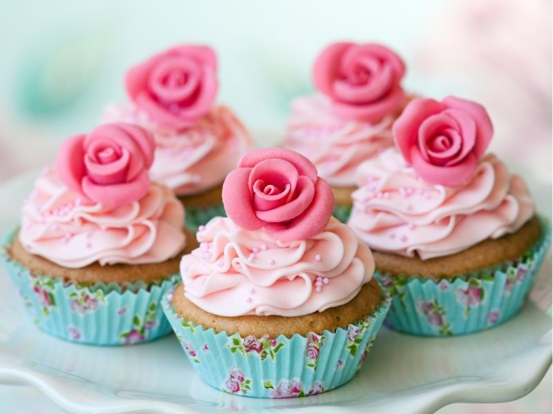 plate of 5 cupcakes