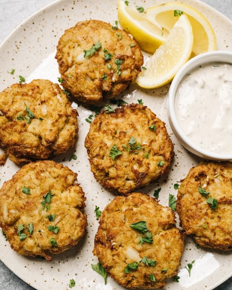 plate of crab cakes
