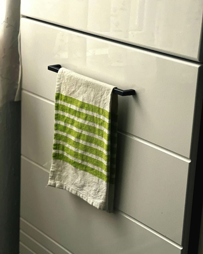kitchen towel (tea towel)