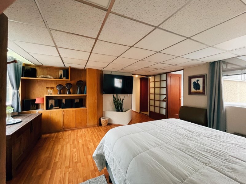 Bedroom and living area at the 2-bedroom apartment Airbnb by Viveros de Coyoacán, Mexico City