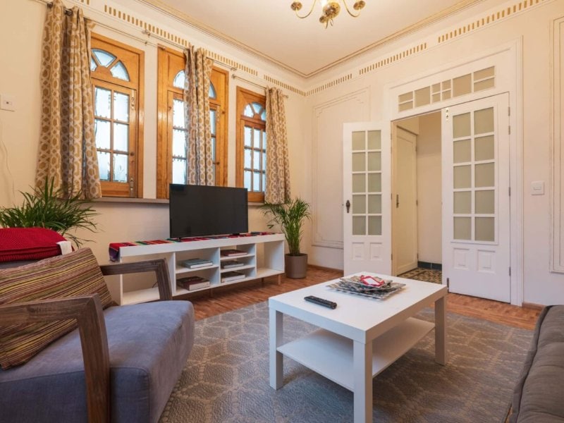 Bright living room with tall arched windows at Casa Boris, a cheap Airbnb in Mexico City's Cuauhtémoc near Reforma