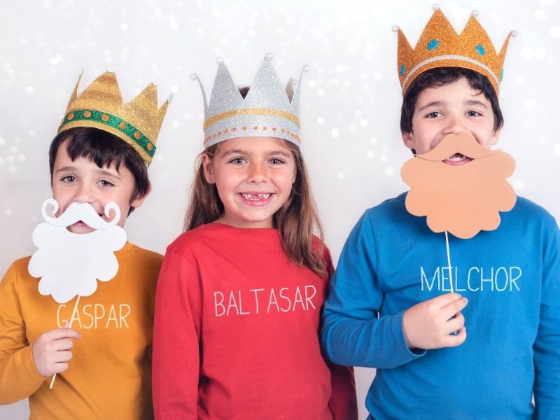 kids on three kings day in mexico