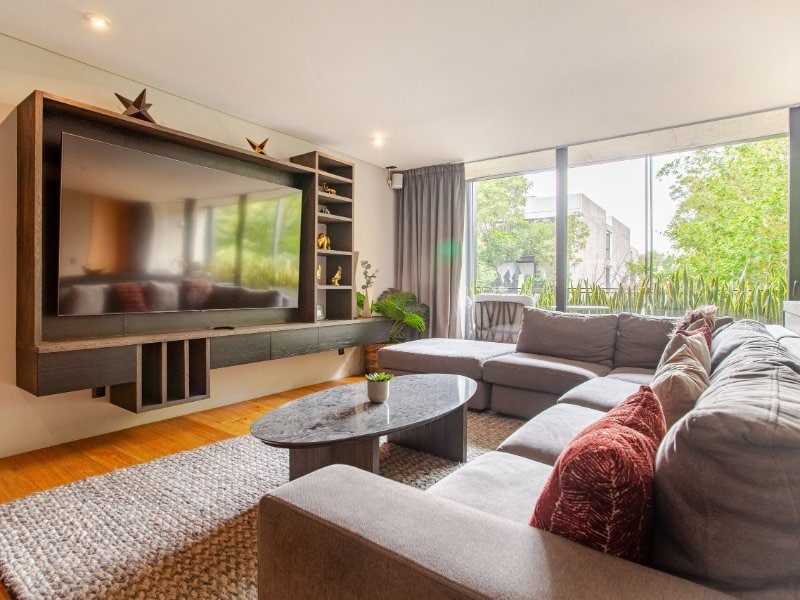 Living room with a large sectional at the luxury 3-bedroom Airbnb near Avenida Masaryk in Polanco, Mexico City