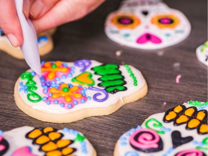 making sugar skull cookies