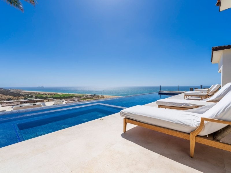 Infinity pool and sun loungers overlooking the Pacific at the Ocean-View Villa in Quivira, Cabo San Lucas